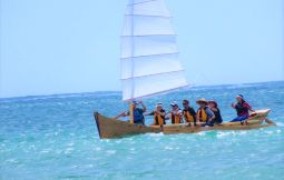 「【東村】沖縄伝統木造船「帆かけサバニ」で美ら海をクルージングツアー(2時間)」のサムネイル画像