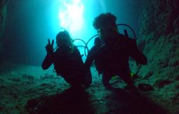 「【恩納村】海の体験学習 青の洞窟体験ダイビング(真栄田岬)」のサムネイル画像