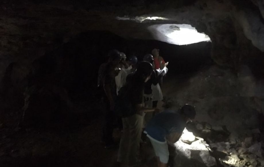 久米島 ヤジヤーガマ探検 洞窟探索と島の歴史探求学習 おきなわ修学旅行ナビ 久米島 ヤジヤーガマ探検 洞窟探索と島の歴史探求学習 おきなわ修学旅行ナビ