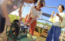 「【宮古島】5感フル活用で 『美味しく・楽しく・学べる』 黒糖&島バナナスイーツ作り体験(支援対象No.104)」のサムネイル画像