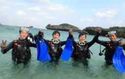 「沖縄の海で学ぶ海洋教育・選択SDGsプログラム+体験ダイビング(支援対象No.057)」のサムネイル画像