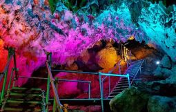 「【うるま市】沖縄本島中部エリア(うるま市)神秘の鍾乳洞散策プラン！」のサムネイル画像