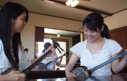 「【恩納村】本格うたサンシン(三線)講座(支援対象No.032)」のサムネイル画像
