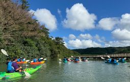 「【名護市】大浦川マングローブカヤック体験+マングローブ水上遊歩道散策(半日コース) 支援対象No.106」のサムネイル画像