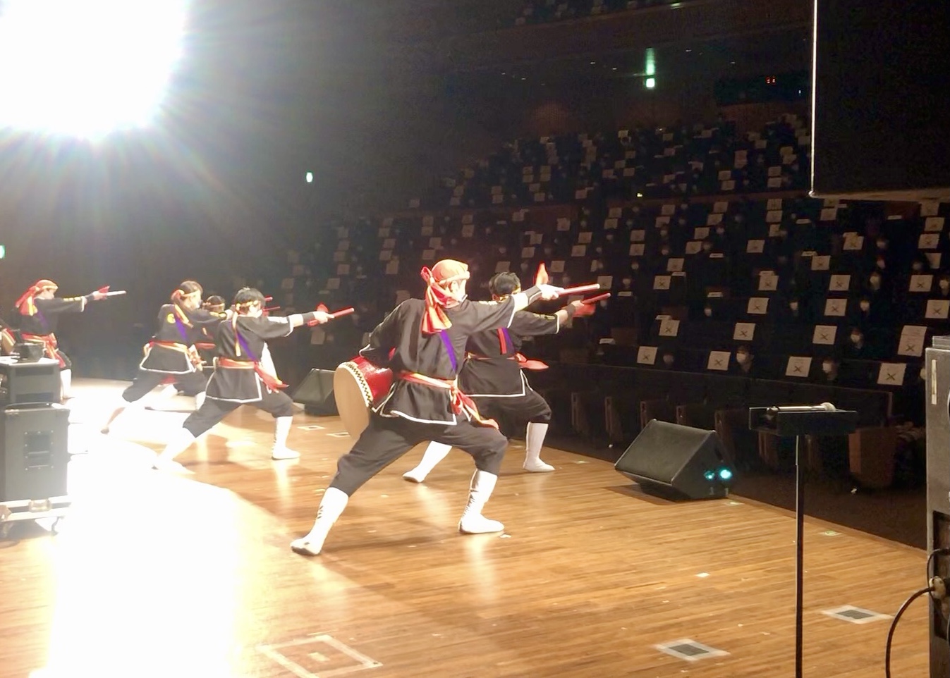 「【広域】【隙間時間をフル活用で満足度大幅アップ！】沖縄音楽と芸能体験（沖縄独自の文化を楽しみながら探究するライブイベント）」のサムネイル画像