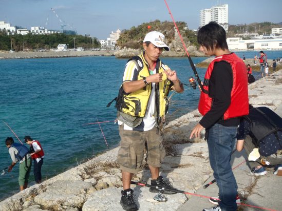 「【恩納村・うるま市】魚釣り体験（護岸釣り）」のサムネイル画像